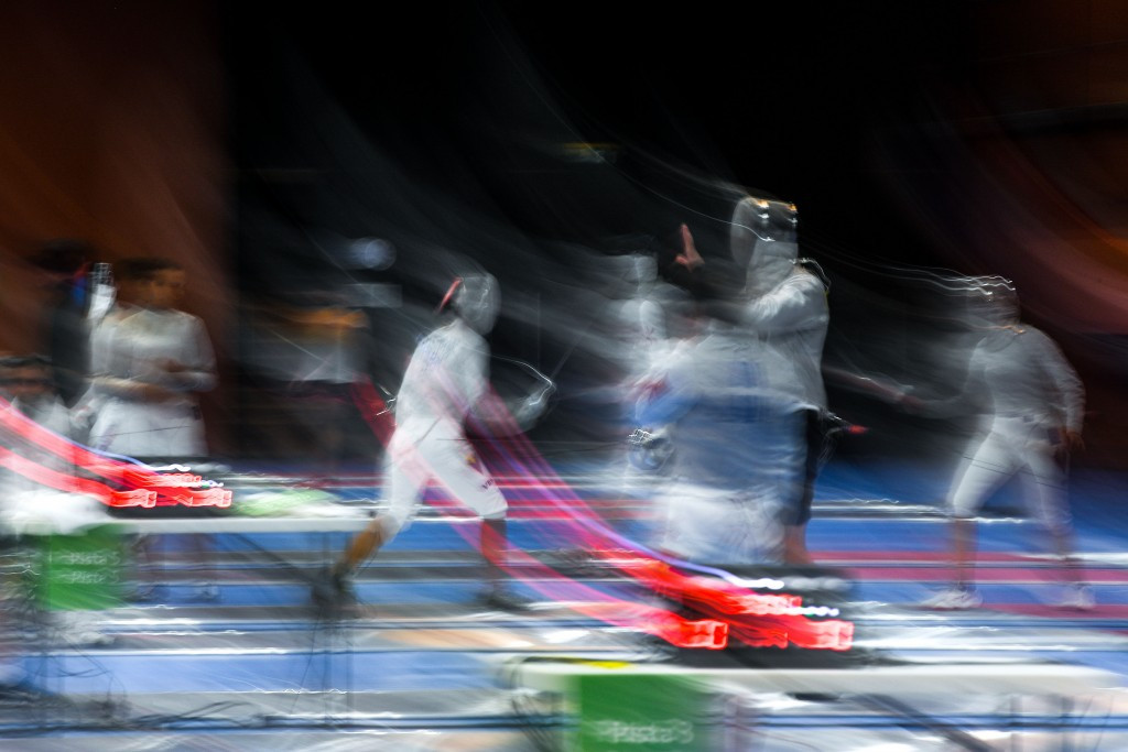 Athletes practice during a fencing training session at Riocentro Pavilion 5 ©Getty Images 