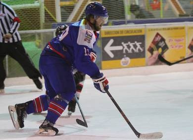 Ryan Bahl plans on playing an Ice Hockey match in Antarctica ©IIHF 