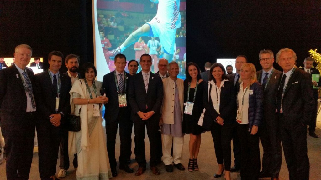 IOC keynote speaker Muhammad Yunus meeting 2024 candidate cities ©IOC