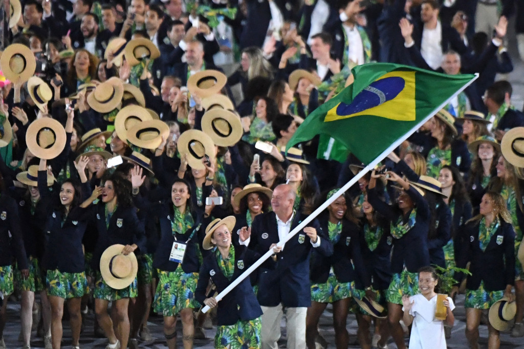 Pentathlete Yane Marques led the Brazilian team into the Maracanã ©Getty Images