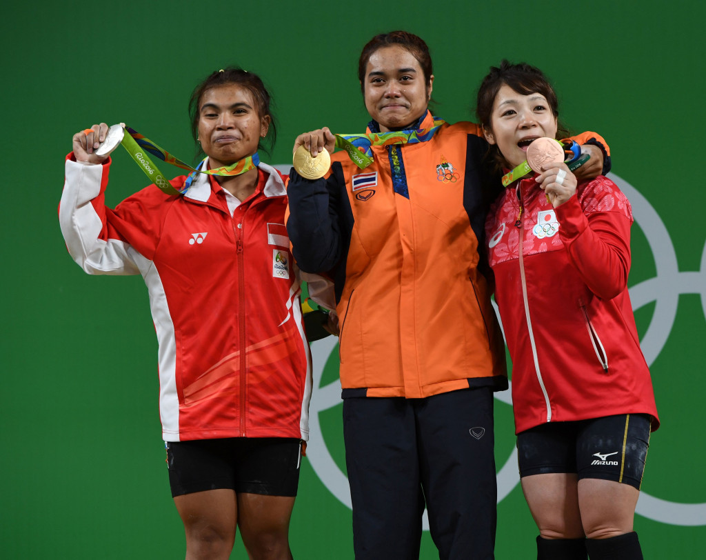 Thailand's Supita Tanasan celebrates 48kg weightlifting gold with silver medallist Sri Wahyuni Agustiani (left0 and bronze medallist Hiromi Miyake ©Getty Images