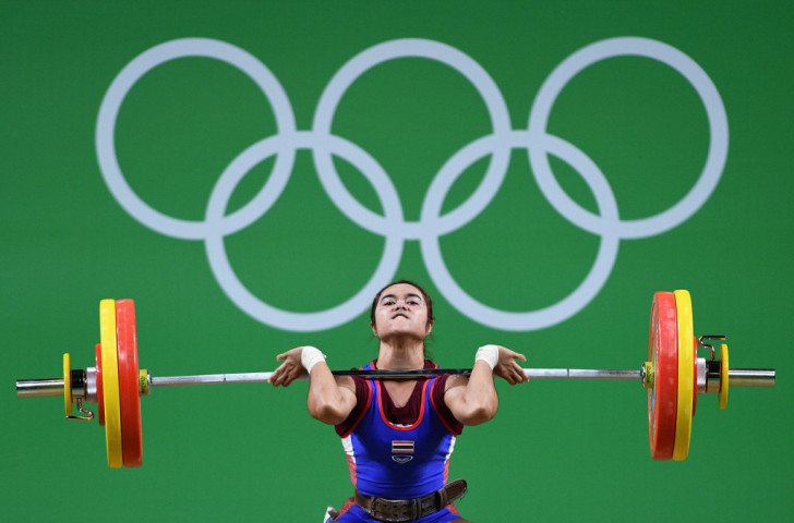 Sopita Tanasan of Thailand lifts for victory in the 48kg weightlifting final ©Getty Images