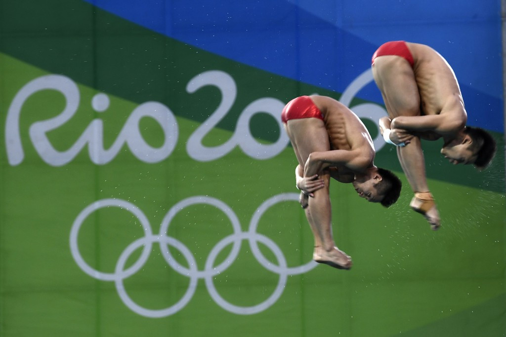 China's world champions outclass field to secure men’s 10m synchronised platform title at Rio 2016