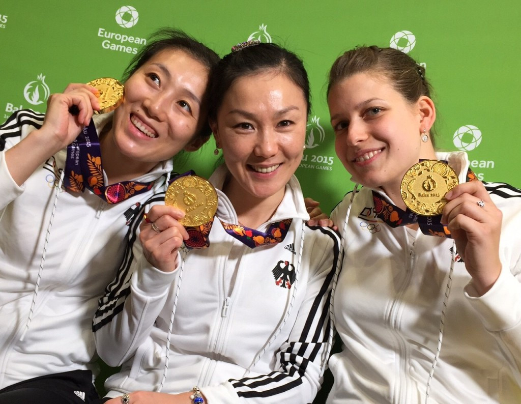 Germany's women celebrate team gold ©DOSB