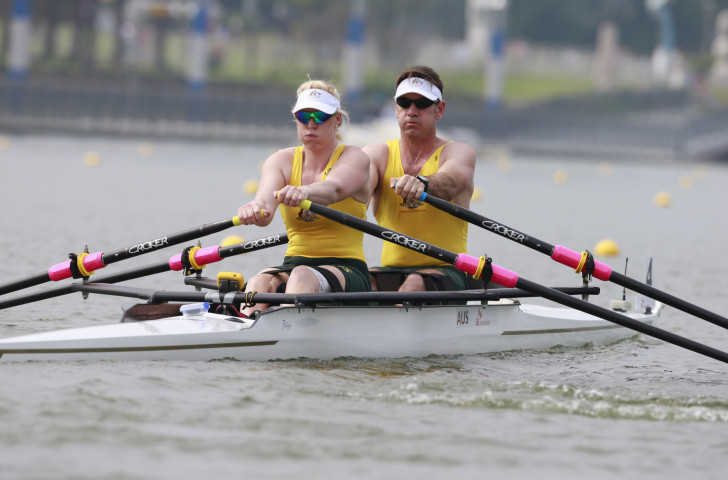 Kathryn Ross and Gavin Bellis have been named as the female and male rowers of the year following back-to-back World Championship titles in 2013 and 2014