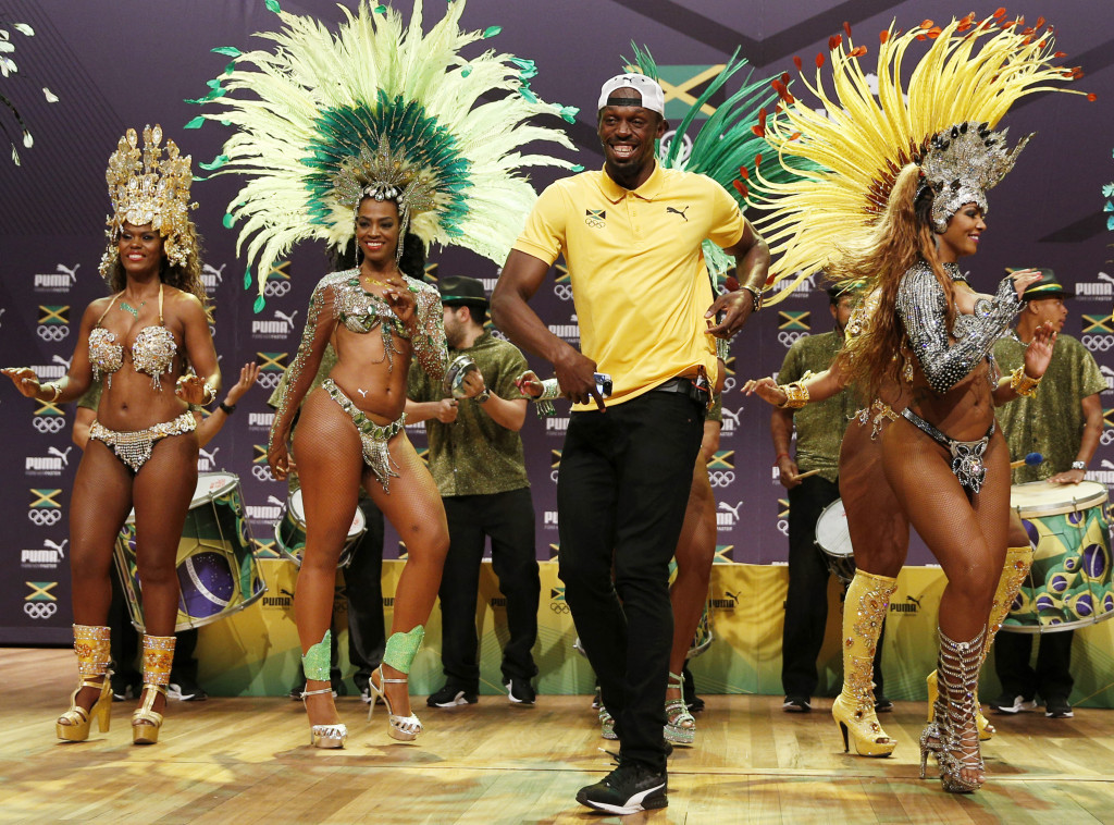 Usain Bolt relaxing with friends in Rio before seeking to retain his 100 and 200m titles in the athletics programme which starts tomorrow ©Getty Images