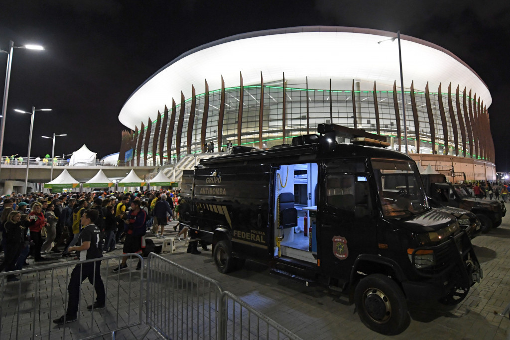 A bomb disposal unit arrives outside Carioca Arena 1 ©Getty Images