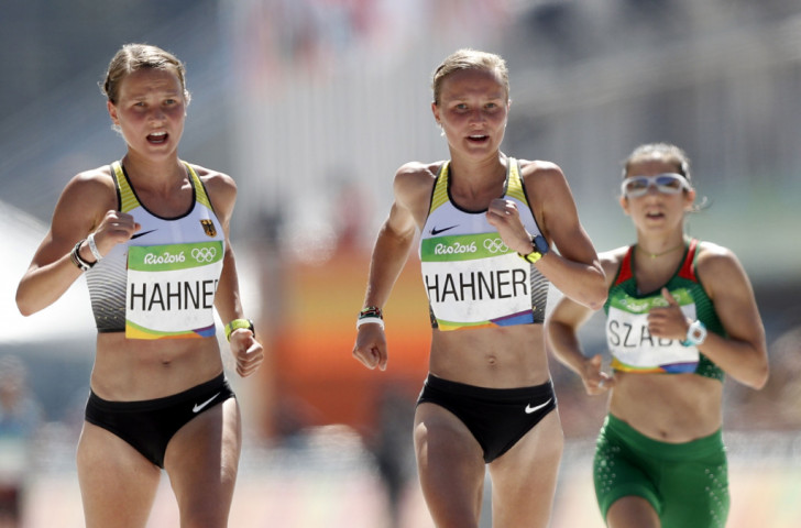 German twins Anna and Lisa Hahner finish together in a women's Olympic Marathon run in blazingly hot conditions ©Getty Images