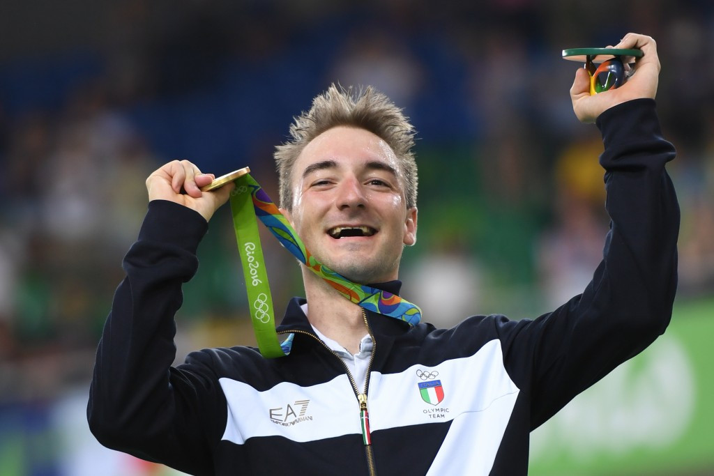 Viviani picks himself up after crash to win omnium gold in thrilling points race at Rio 2016