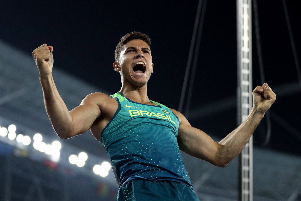Thiago da Silva celebrates shock Olympic gold medal in the pole vault at Rio 2016 ©Getty Images