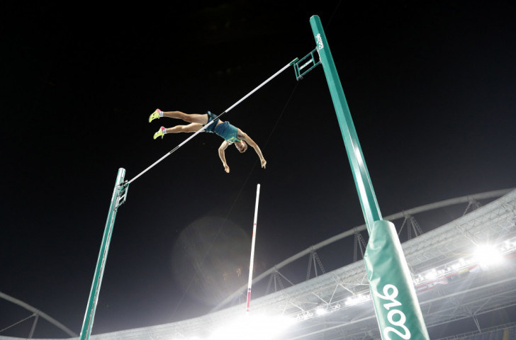 Thiago Da Silva clears an Olympic pole vault record of 6.03 metres to beat France's defending champion Renaud Lavillenie and claim a shock gold for Brazil at Rio 2016 ©Getty Images