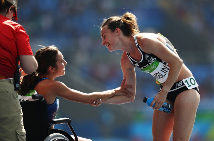New Zealand's Nikki Hamblin speaks to Abbey D'Agostino before the latter leaves the Olympic track in a wheelchair ©Getty Images