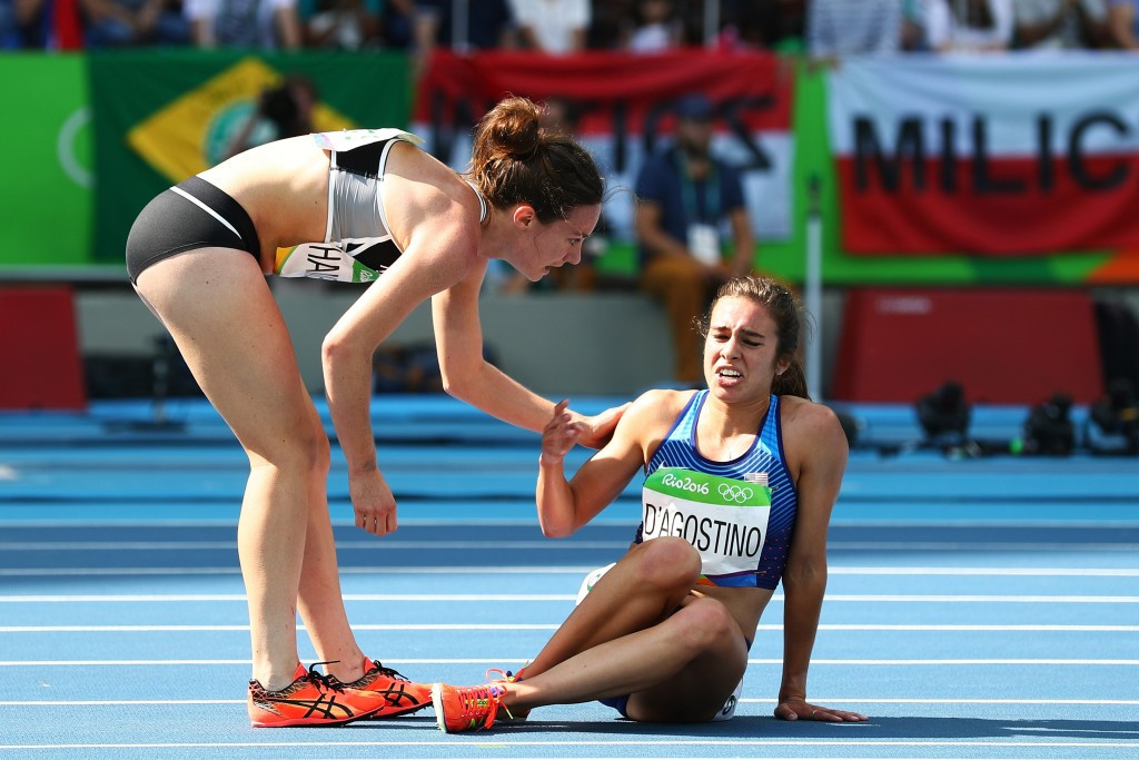 New Zealand's Nikki Hamblin stops to help US runner Abbey D'Agostino during the 5000m heats