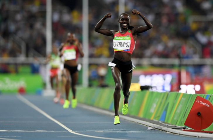 Vivian Cheruiyot comes home to win the 5,000m with Kenyan team-mate Hellen Obiri and Ethiopia's world 10,000m record holder Almaz Ayana behind her ©Getty Images