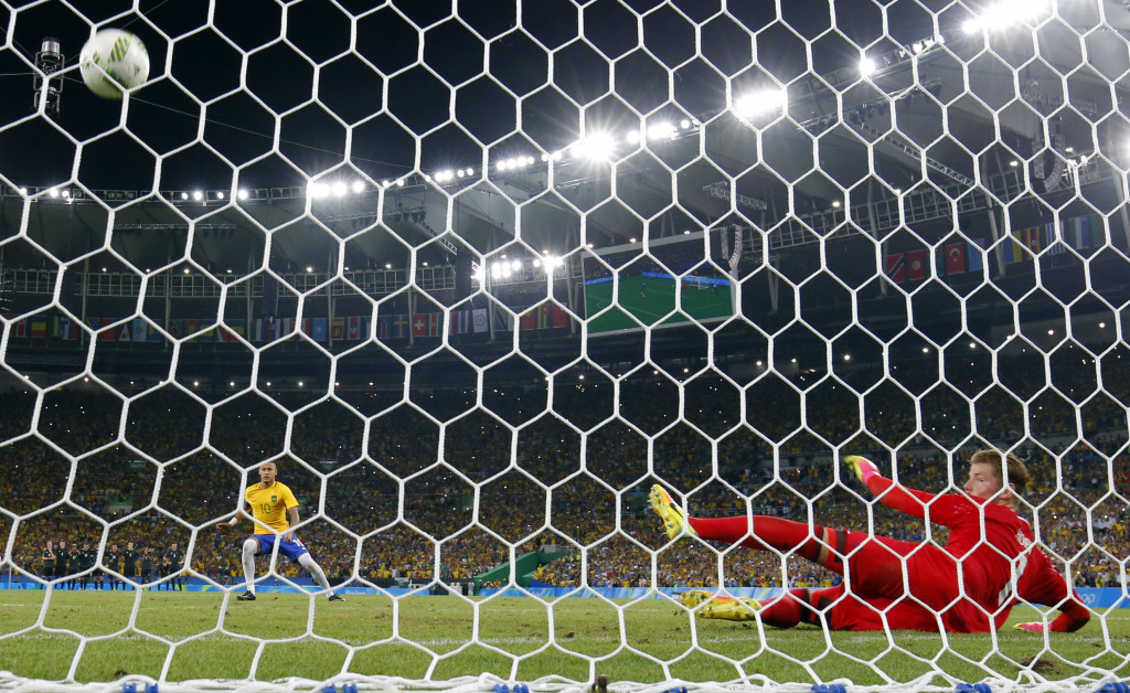Neymar scores the winning penalty to cement his place in Brazilian legend ©Getty Images