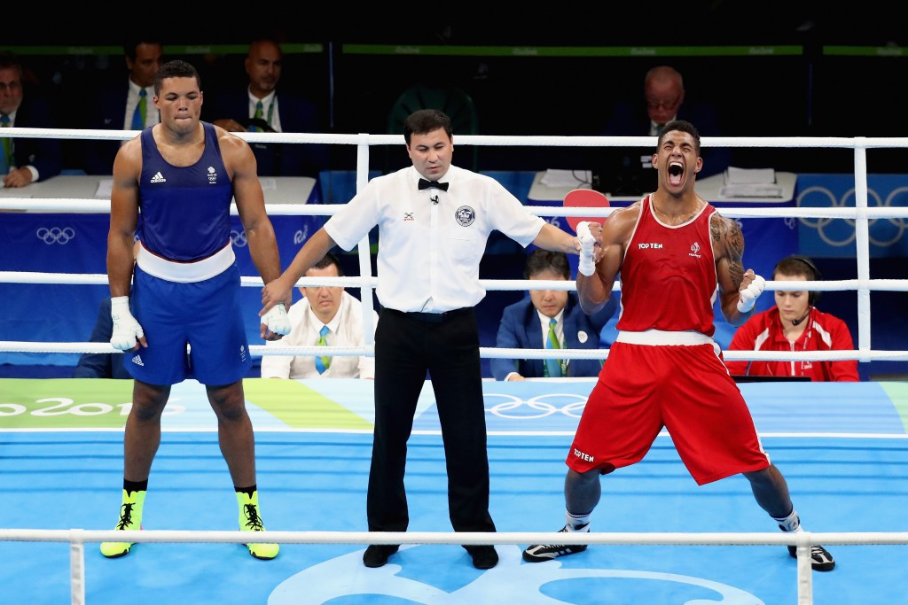 Tony Yuka of France (right) claimed the men's heavyweight boxing gold on the final day of competition ©Getty Images
