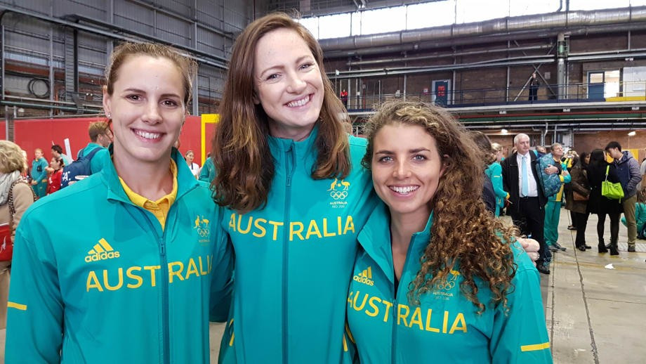 Athletes posed for photographs and signed autographs at the event to welcome them home to Australia ©AOC