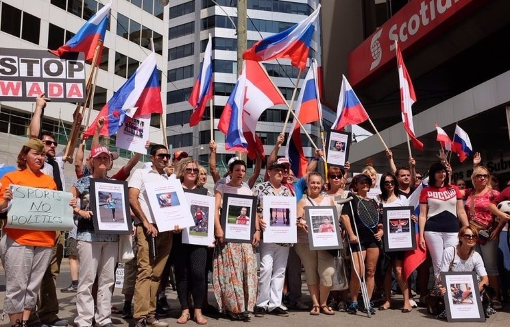 Russian protesters demonstrated against the IPC's decision in Toronto ©Twitter/Russia in Canada