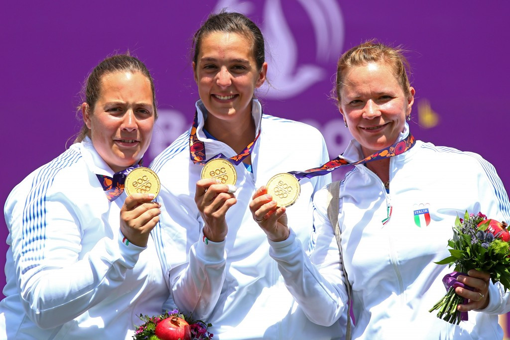Guendalina Sartori, Elena Tonetta and Natalia Valeeva celebrate their women's team event success ©Getty Images