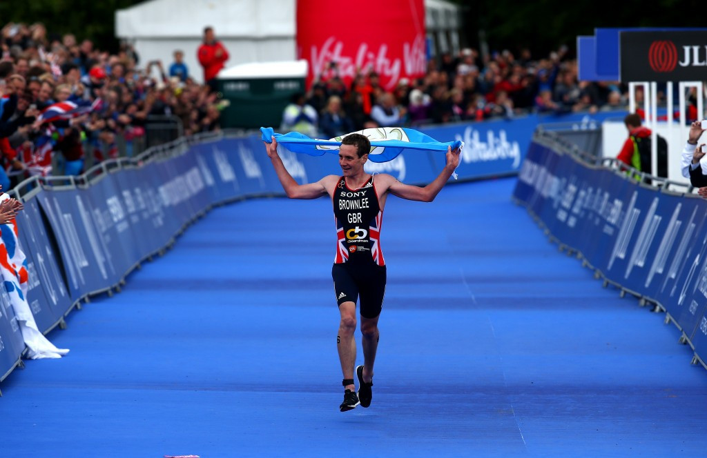 Olympic champion Alistair Brownlee will get the chance to compete in his hometown as Leeds will host Britain's World Triathlon Series leg in 2016