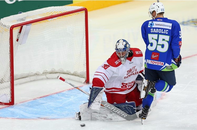 Slovenia also secured their second win of the competition by beating Denmark in Group D ©IIHF