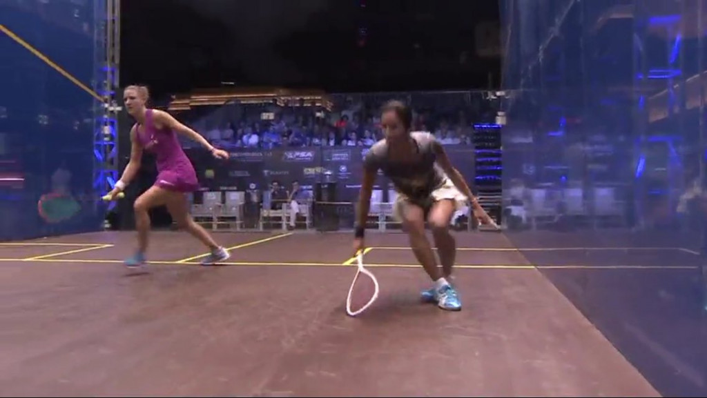 Laura Massaro (left) claimed victory in the women's singles final ©Twitter/EgySquash