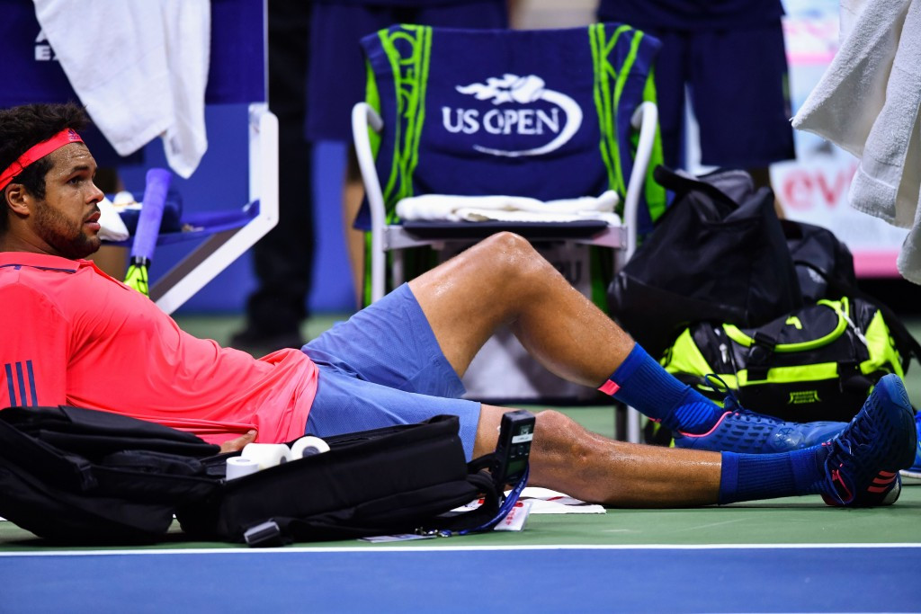 Jo-Wilfried Tsonga withdrew after two sets due to a knee injury ©Getty Images