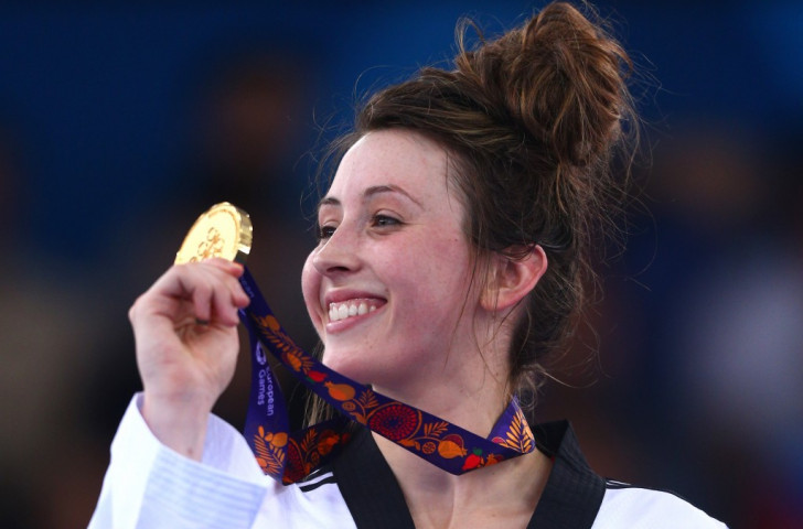 Great Britain's Jade Jones poses with her gold medal during the ceremony for the women's taekwondo under 57kg category ©Getty Images