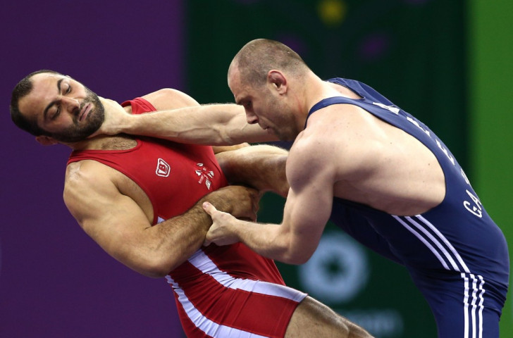 Georgia's Elizabar Odikadze (red) and Azerbaijan's Khetag Gazyumov (blue) compete in the men's wrestling freestyle 97kg final ©Getty Images