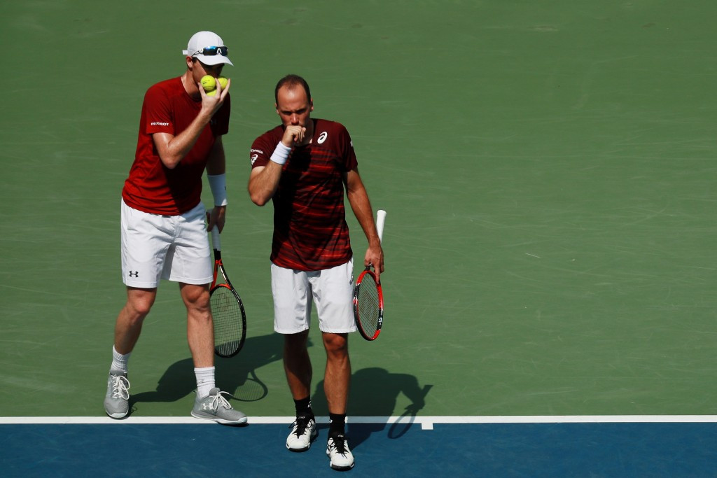 Jamie Murray (left) and Bruno Soares won the men's doubles crown ©Getty Images