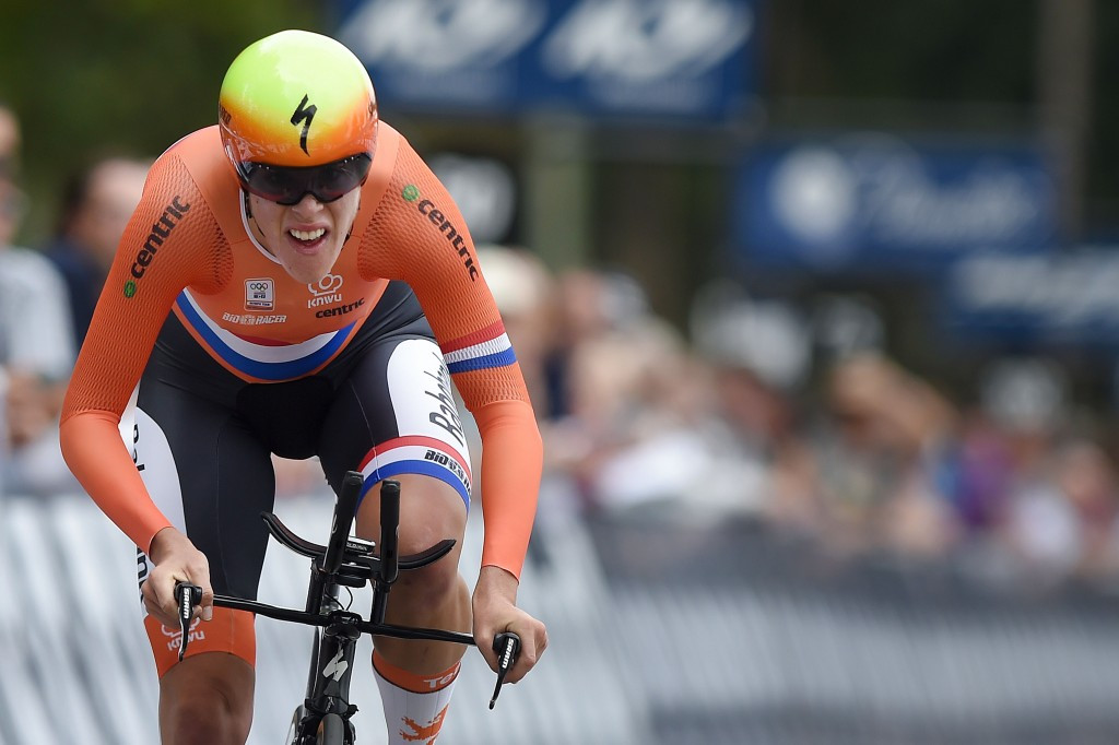 Ellen van Dijk of The Netherlands beat recently-crowned Olympic champion and team-mate Anna van der Breggen ©Getty Images