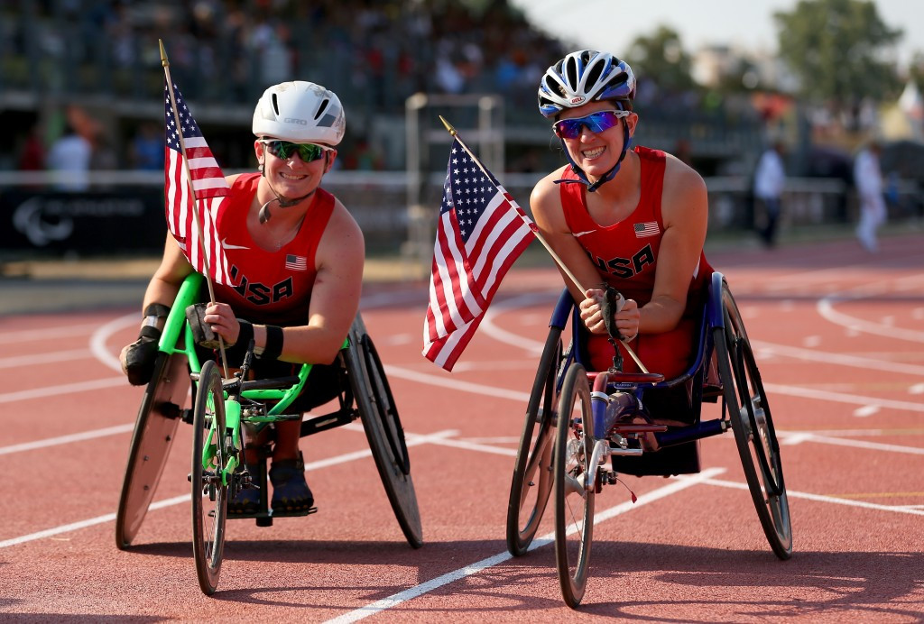 Cassie Mitchell (left) set a women's T51 200m world record as T52 racer Kerry Morgan (right) won the event ©Getty Images