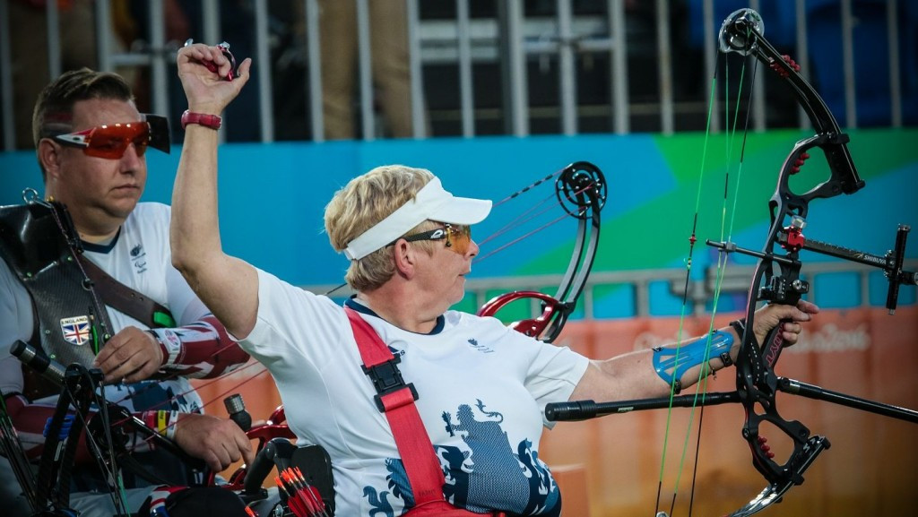 Jo Frith and John Walker won mixed team W1 gold for Great Britain ©World Archery