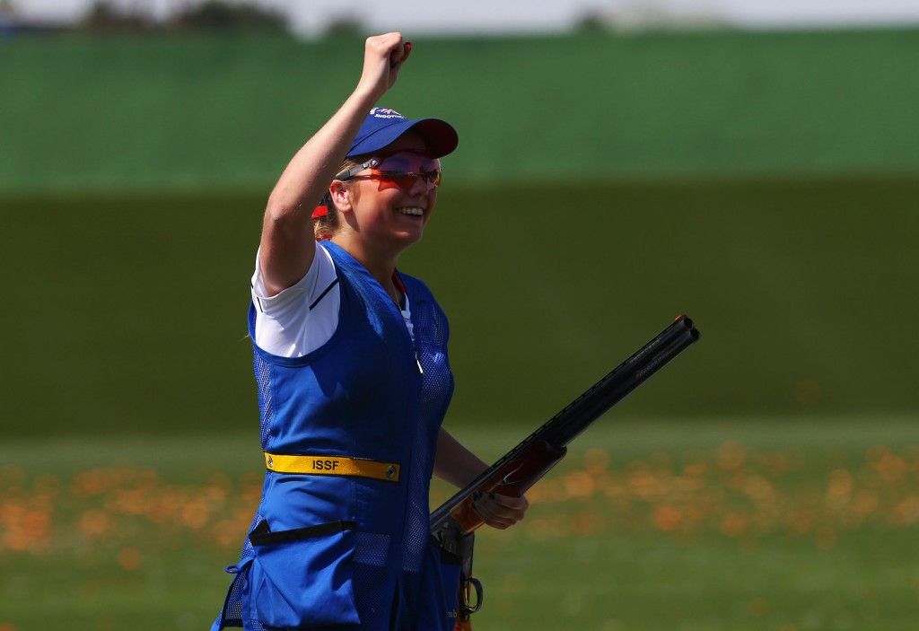 Britain's 17-year-old Amber Hill caused a huge shock by beating Italy's world number one Diana Bacosi in the women's skeet gold medal match 