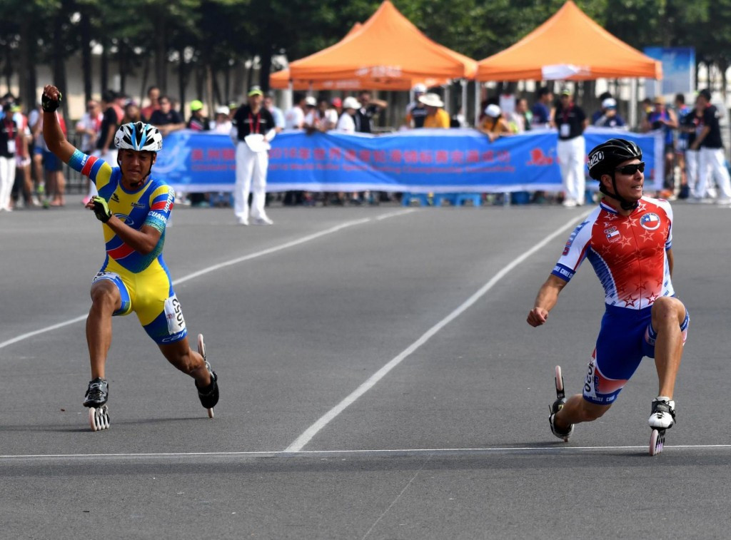 Thrillingly tight finishes marked the start of sprint road action in the Chinese city ©FIRS