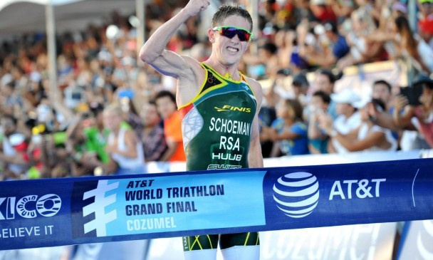 Henri Schoeman won the ITU Grand Final in dramatic fashion after the race leader, Britain's Jonathan Brownlee, nearly collapsed in the closing stages and needed to be helped over the line by his brother Alistair ©ITU