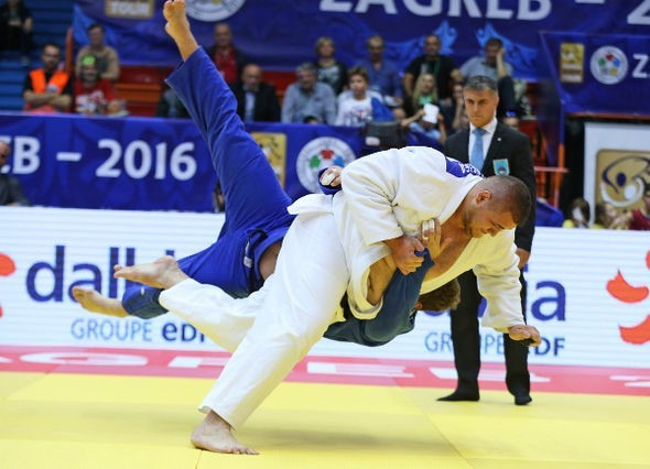 The third and final gold medal in men's competitions today, the over 100kg tournament, was won by World Judo Masters winner Daniel Natea of Romania, in white ©IJF