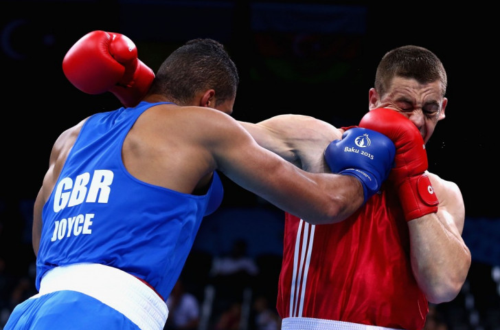 Moldova's Alexei Zavatin (red) competes against Great Britain's Joe Joyce (blue) in the men's super heavyweight boxing round of 16 ©Getty Images