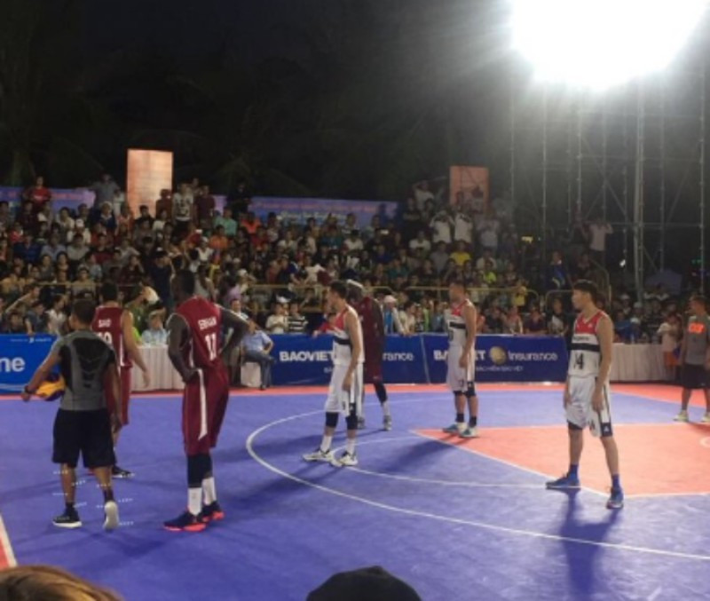 Qatar face Mongolia in front of a good crowd in a makeshift arena at the Asian Beach Games ©Twitter/QOC