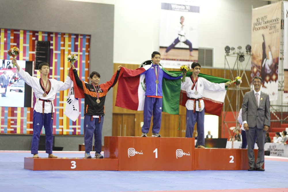 Mexico’s William Arroyo (centre right) came out on top in the individual male cadet division ©WTF