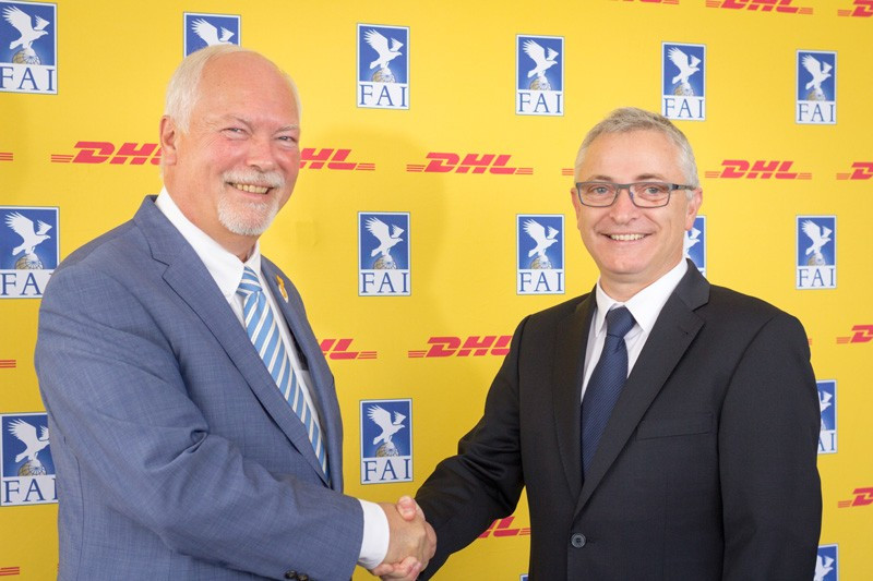 FAI President John Grubbström (left) sealed the four-year agreement with Vincenzo Scrudato (right) ©FAI