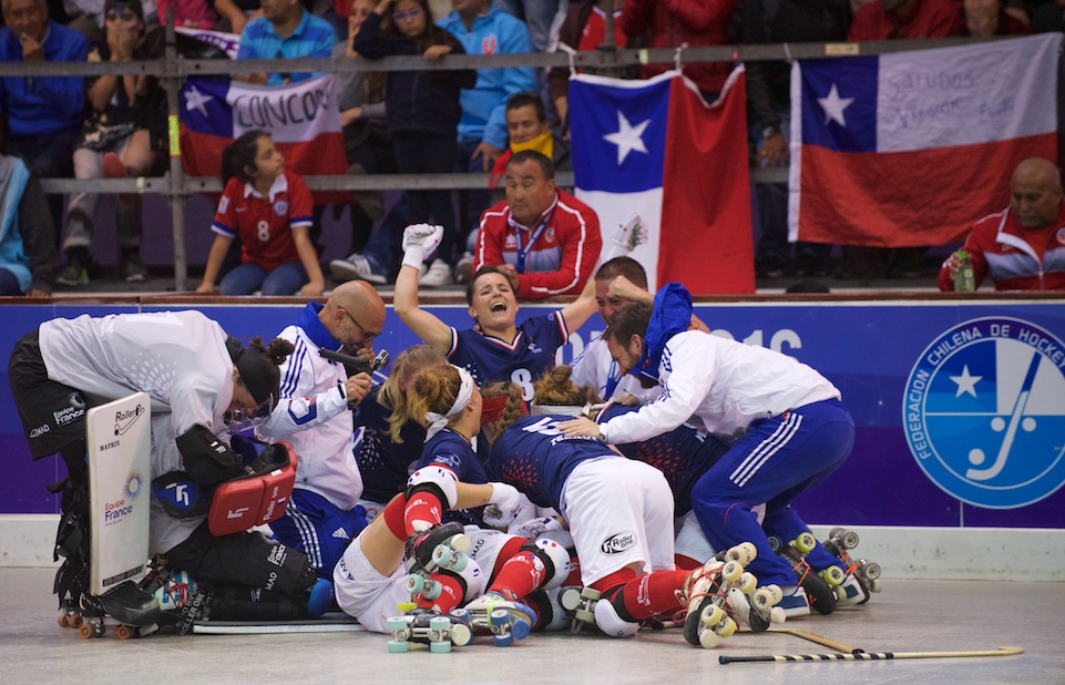France won a dramatic match against hosts Chile ©FIRS