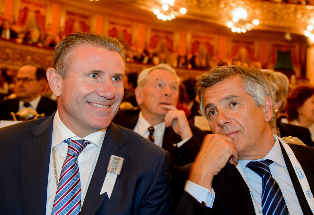 IOC Executive Board member Sergey Bubka, left, and vice-president Juan-Antonio Samaranch, right, have been among members to criticise WADA while Richard Pound, behind, has defended the organisation ©Getty Images