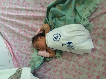 The National Olympic Committee of El Salvador has donated blankets collected by the country's Olympic team to newborn babies ©ESNOC 