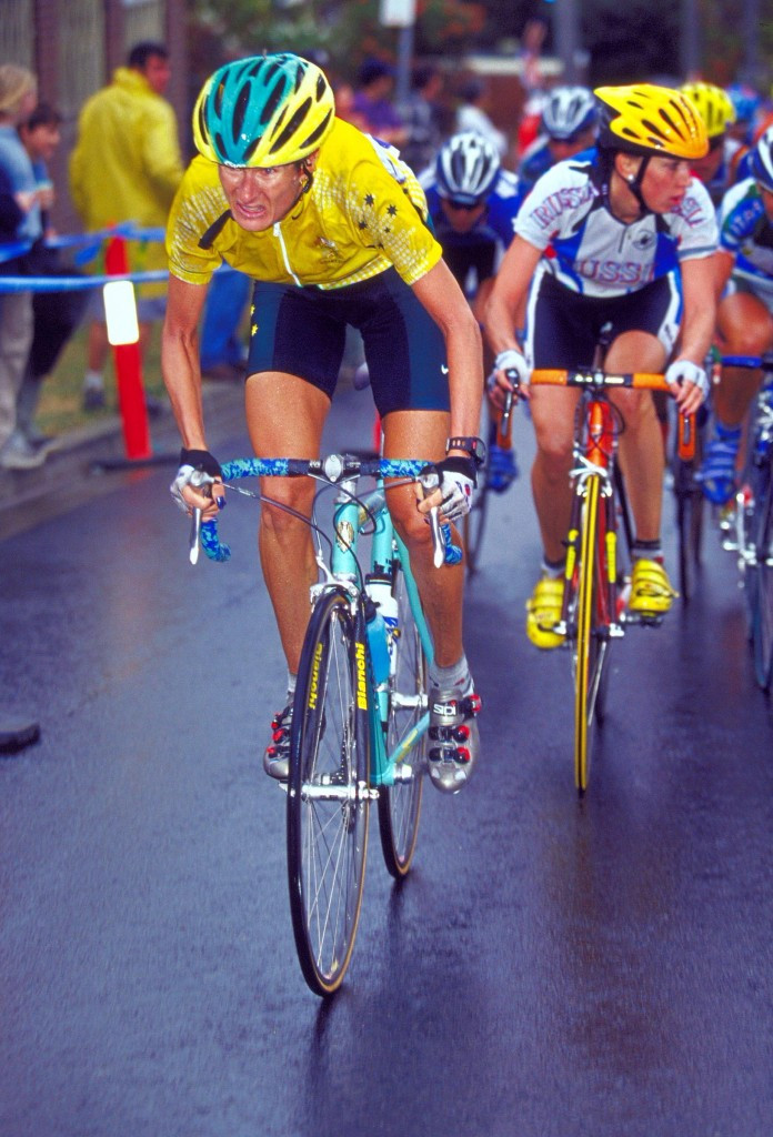 Tracey Gaudry riding for Australia in the road race at the 2000 Sydney Olympics ©Getty Images