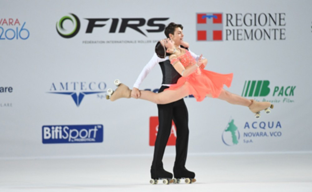 Italy swept the podium in the pairs competition ©FIRS
