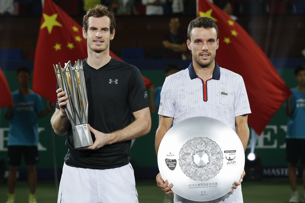Murray eases past Bautista Agut to win sixth title of the year at Shanghai Masters