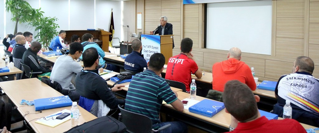 WTF President Chungwon Choue addressed the coach seminar in Seoul ©WTF