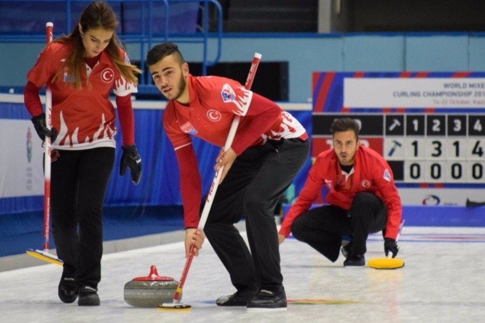 Canada record fourth straight win at World Mixed Curling Championships