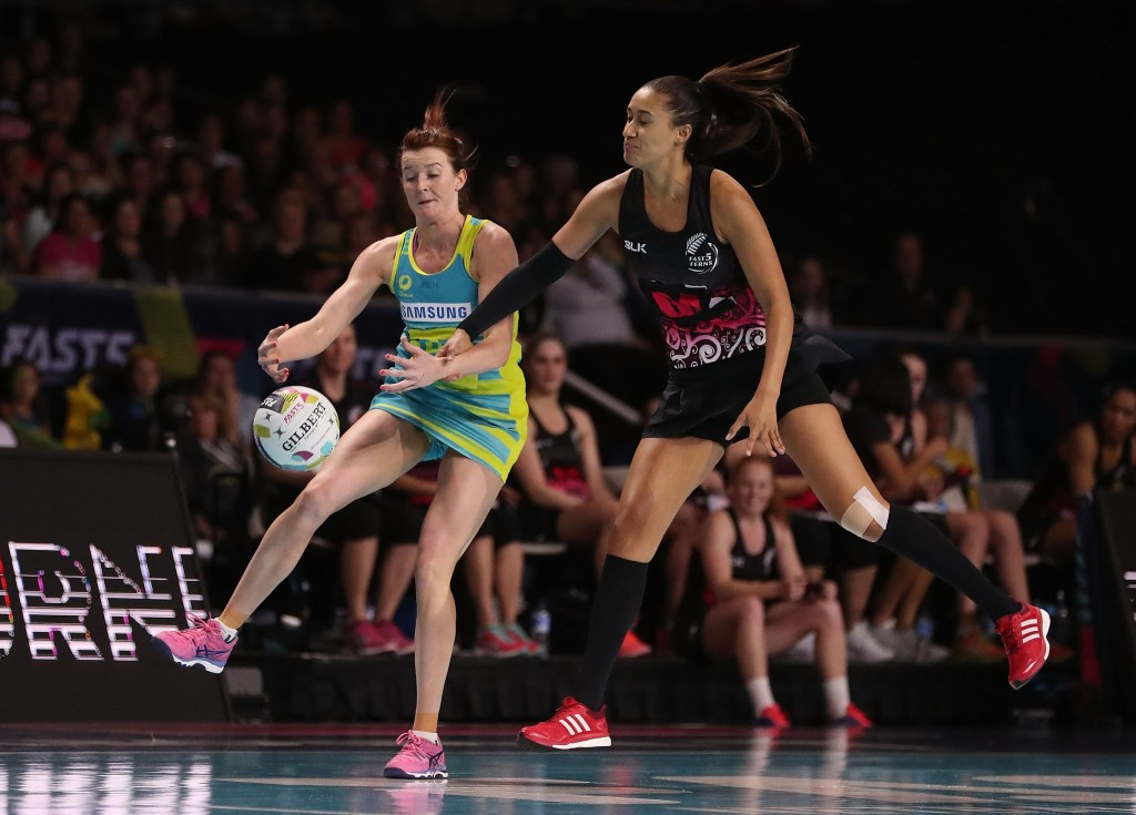 New Zealand's Maria Tutaia, right, was the standout performer of the final as she scored 27 individual points ©Fast5Netball/Facebook